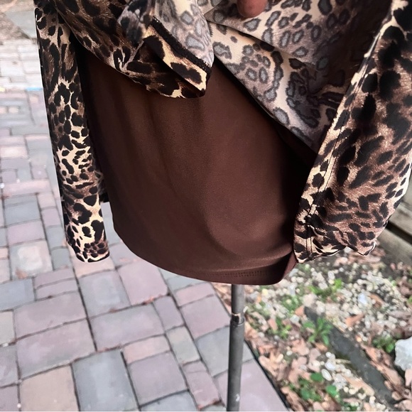 Kim Rogers Lady’s Top in Leopard Print; Size Large - Picture 5 of 8